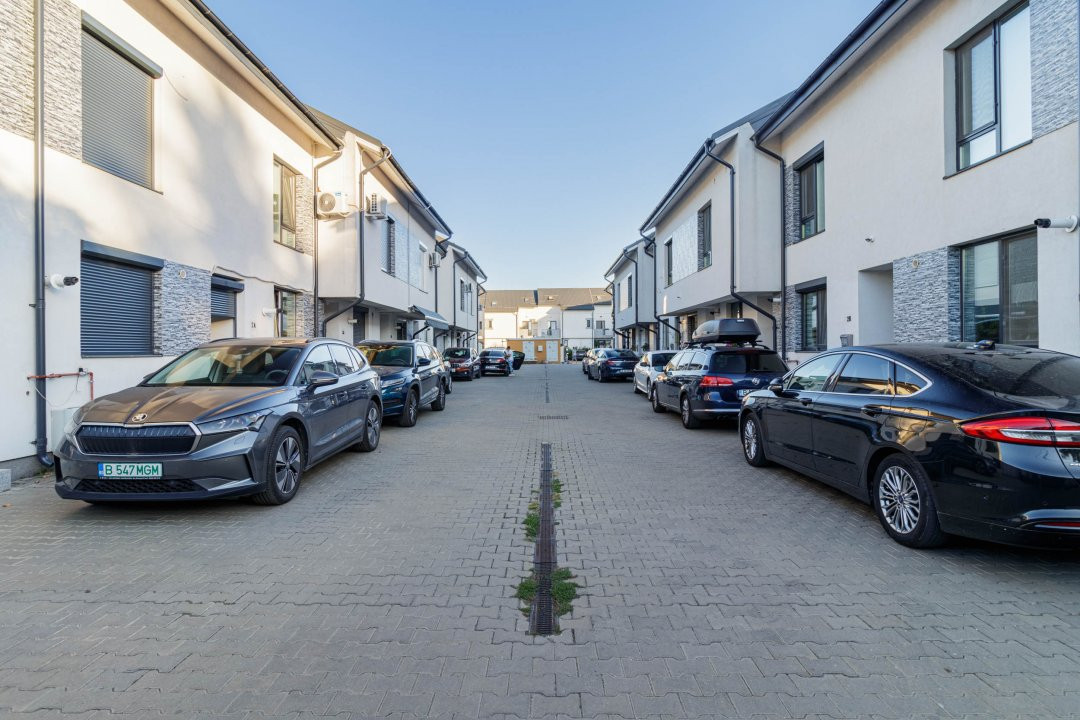 Duplex modern de închiriat cu loc de parcare si curte privata Straulesti 