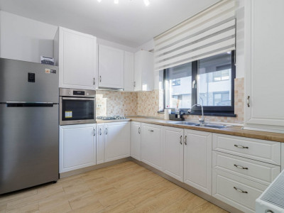 Duplex modern de închiriat cu loc de parcare si curte privata Straulesti 