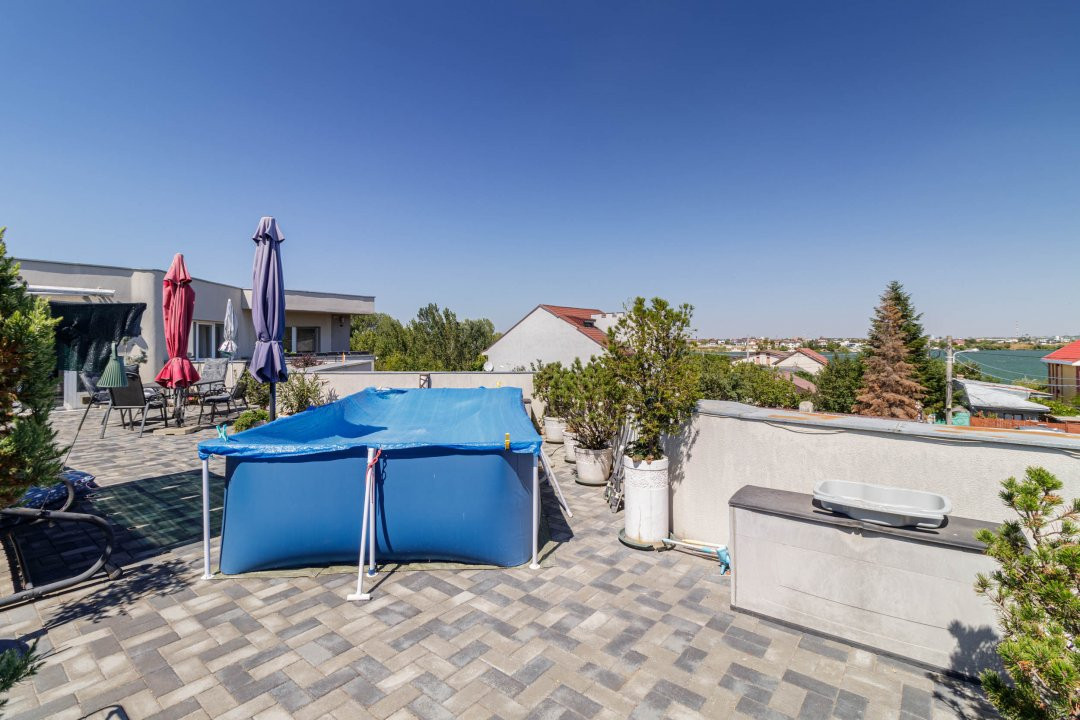 Clădire Modernă, Ideală pentru Locuință sau Afacere, cu Terasă Panoramică