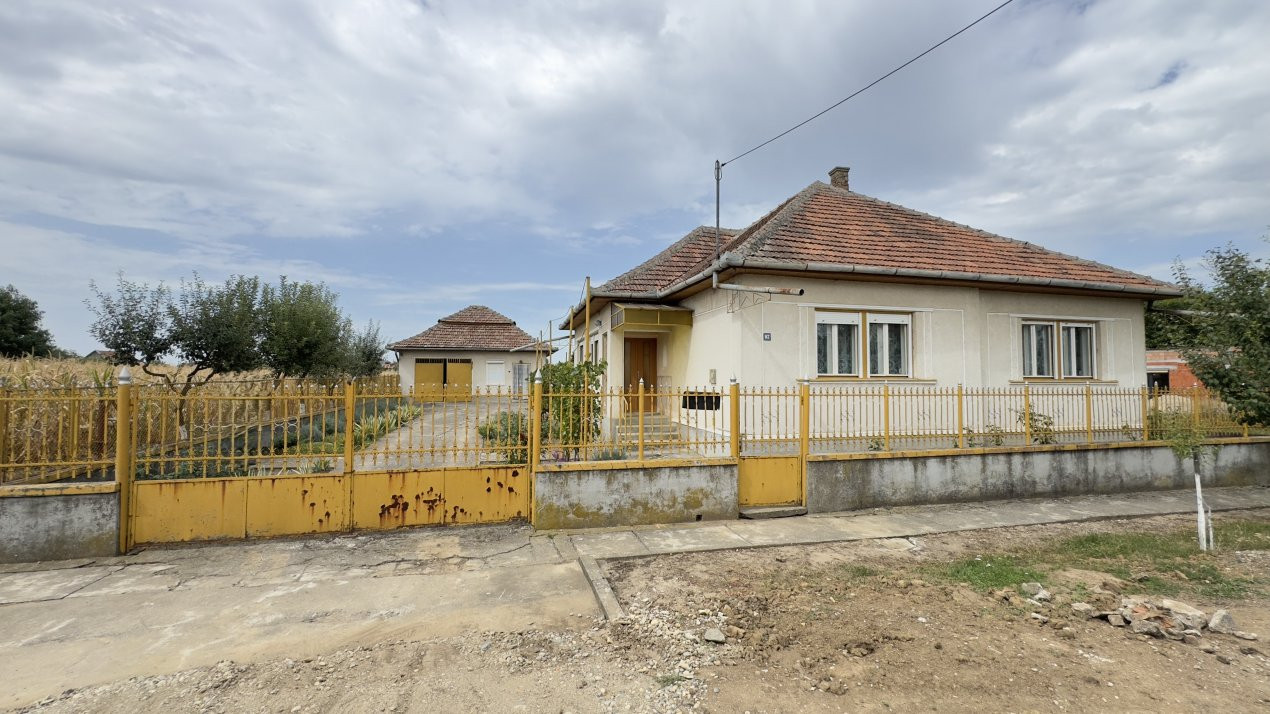Casă 3 camere, Teren 2347 mp Loc. Lucăceni Jud. Satu Mare-Comision 0% cumpărător