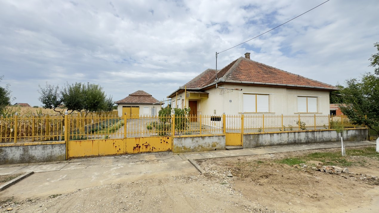 Casă 3 camere, Teren 2347 mp Loc. Lucăceni Jud. Satu Mare-Comision 0% cumpărător