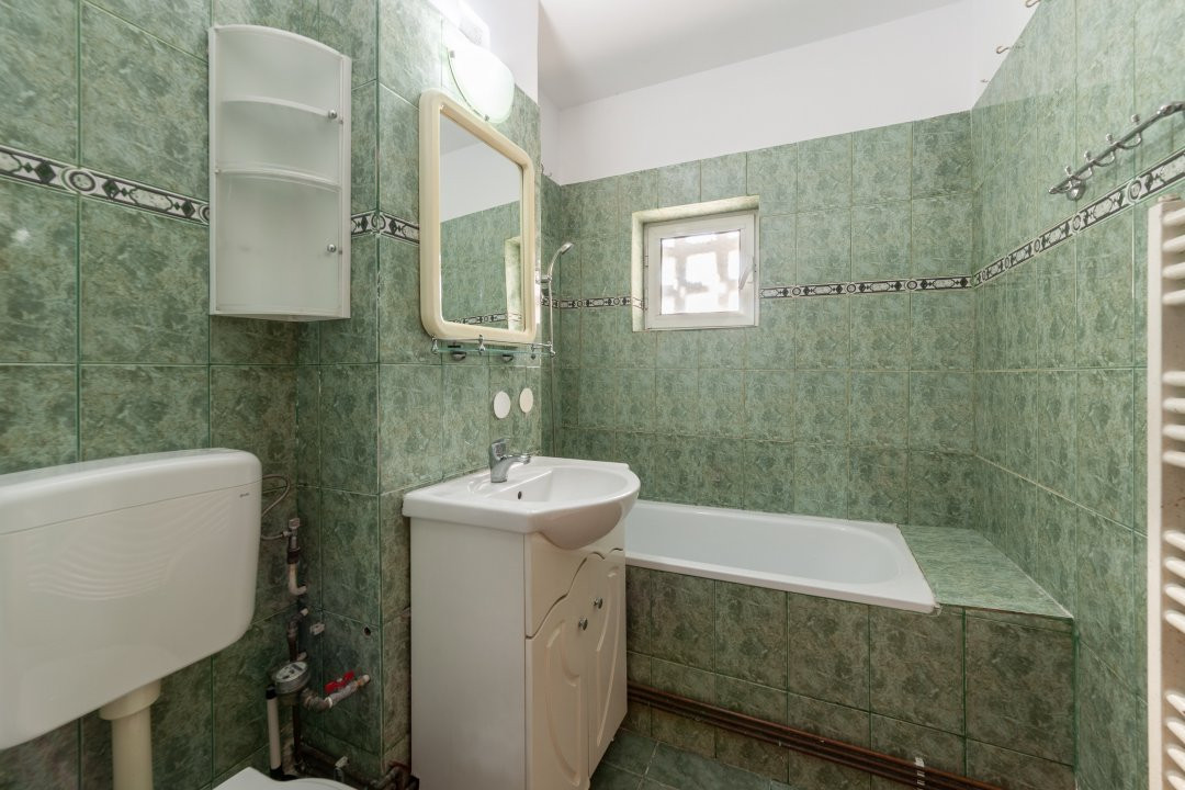 Apartament 2 camere, decomandat, zona centrală, izolat termic, centrală