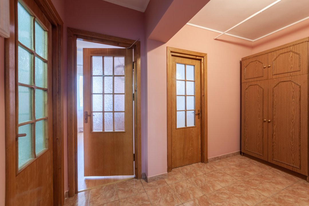 Apartament 2 camere, decomandat, zona centrală, izolat termic, centrală