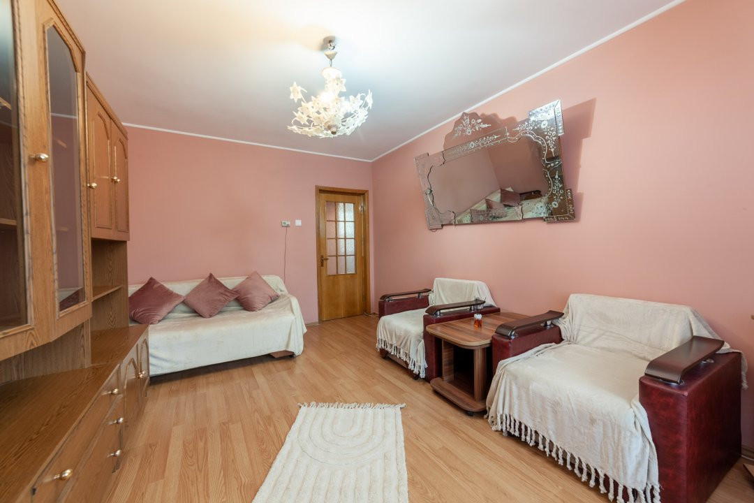 Apartament 2 camere, decomandat, zona centrală, izolat termic, centrală