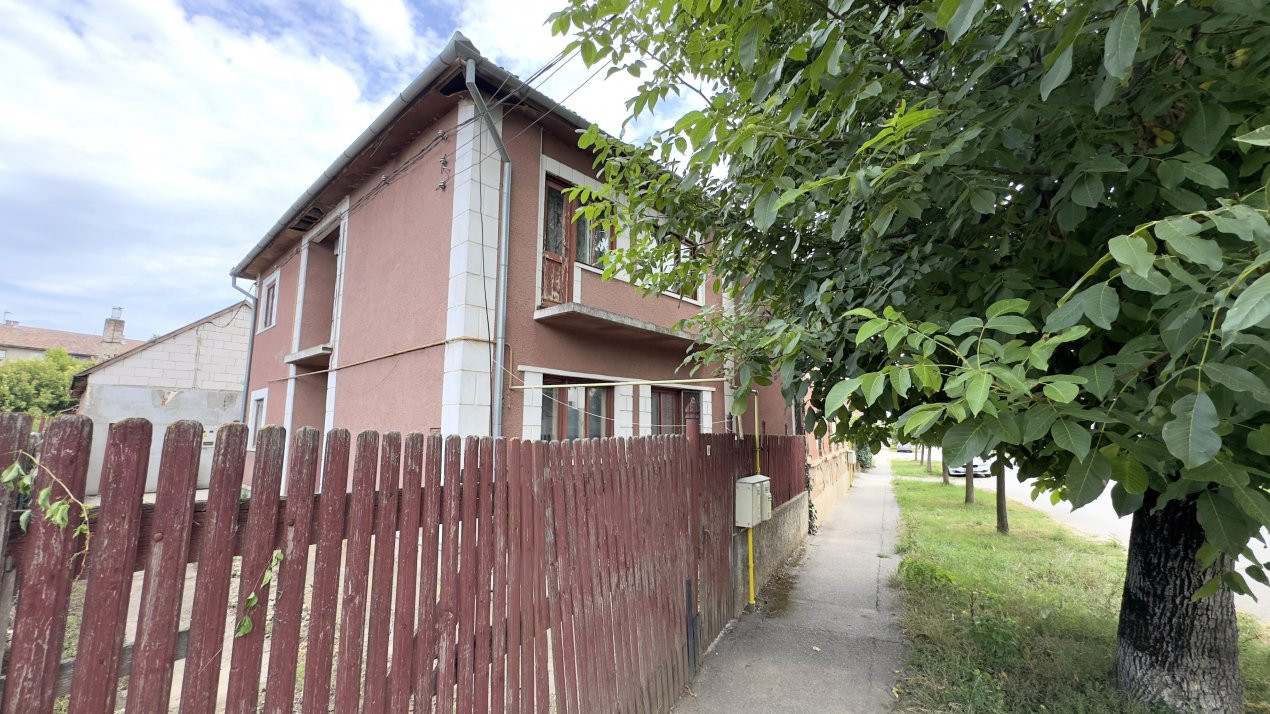 Casă 4 camere cu Teren 501 mp - Str. Albinelor Nr.27 – Carei - Jud. Satu Mare