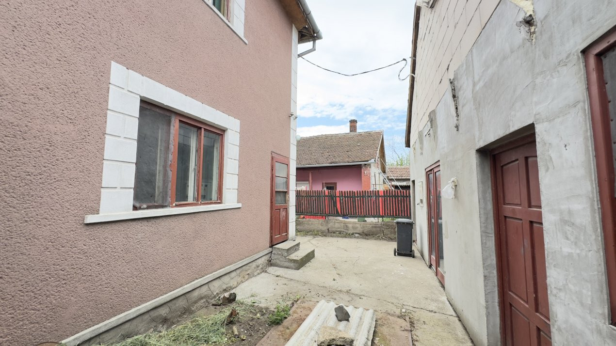 Casă 4 camere cu Teren 501 mp - Str. Albinelor Nr.27 – Carei - Jud. Satu Mare