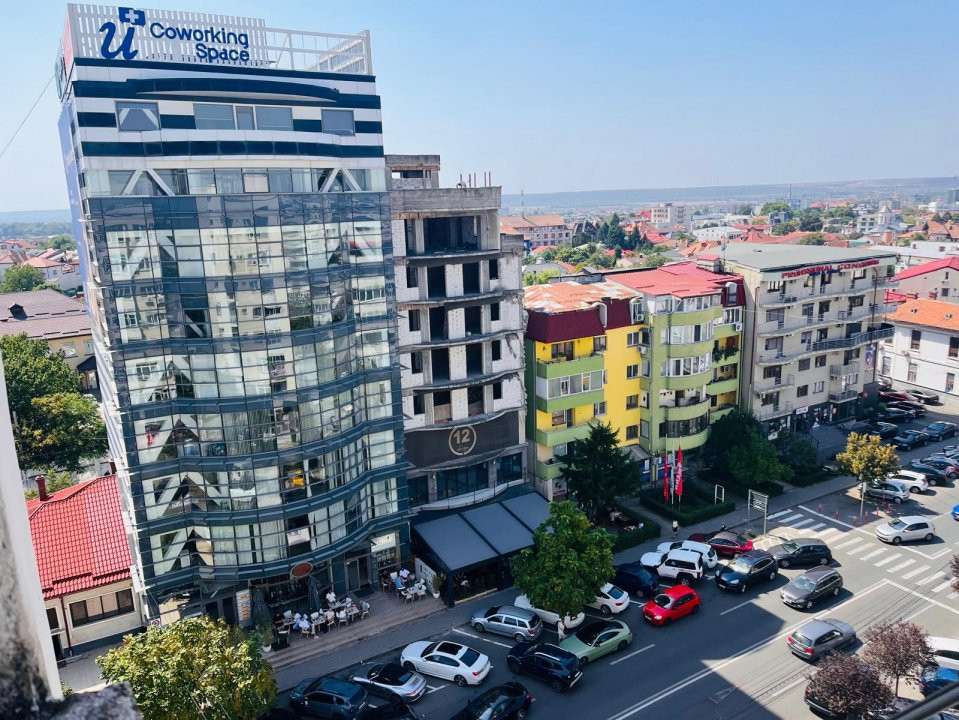 Apartament 3 camere central, spatios, cu priveliste panoramica