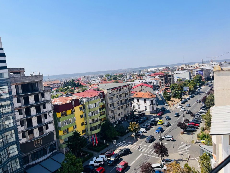 Apartament 3 camere central, spatios, cu priveliste panoramica