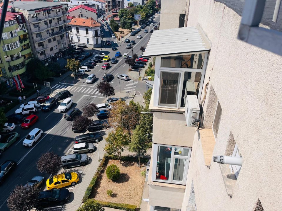 Apartament 3 camere central, spatios, cu priveliste panoramica