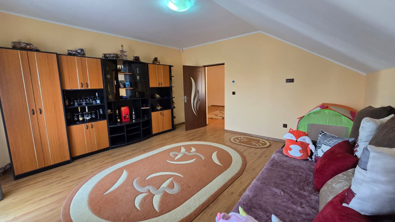 De Vânzare Casă Păuleștiului 9 ari teren