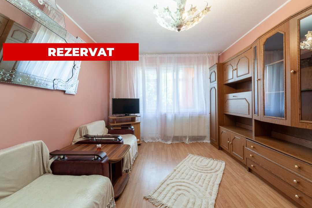 Apartament 2 camere, decomandat, zona centrală, izolat termic, centrală