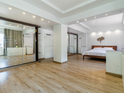 Casa cu curte | Potential pentru rezidenta sau afacere| Aparatorii Patriei