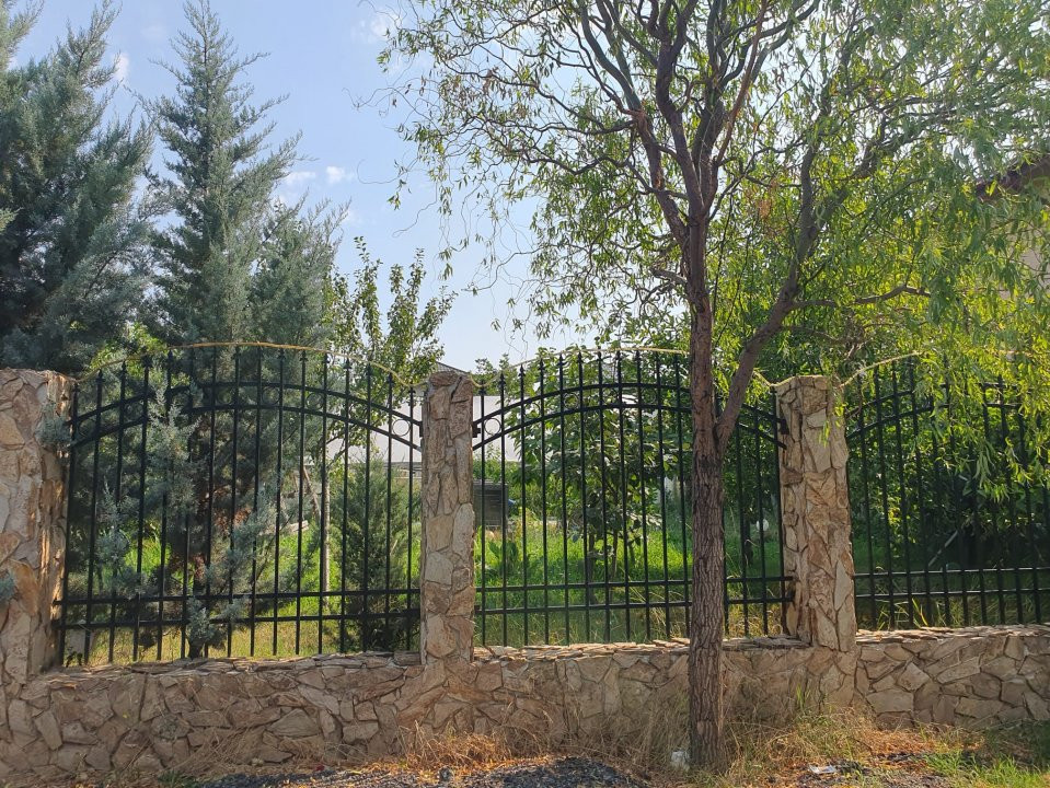 Teren intre case Crisul Repede Bragadiru