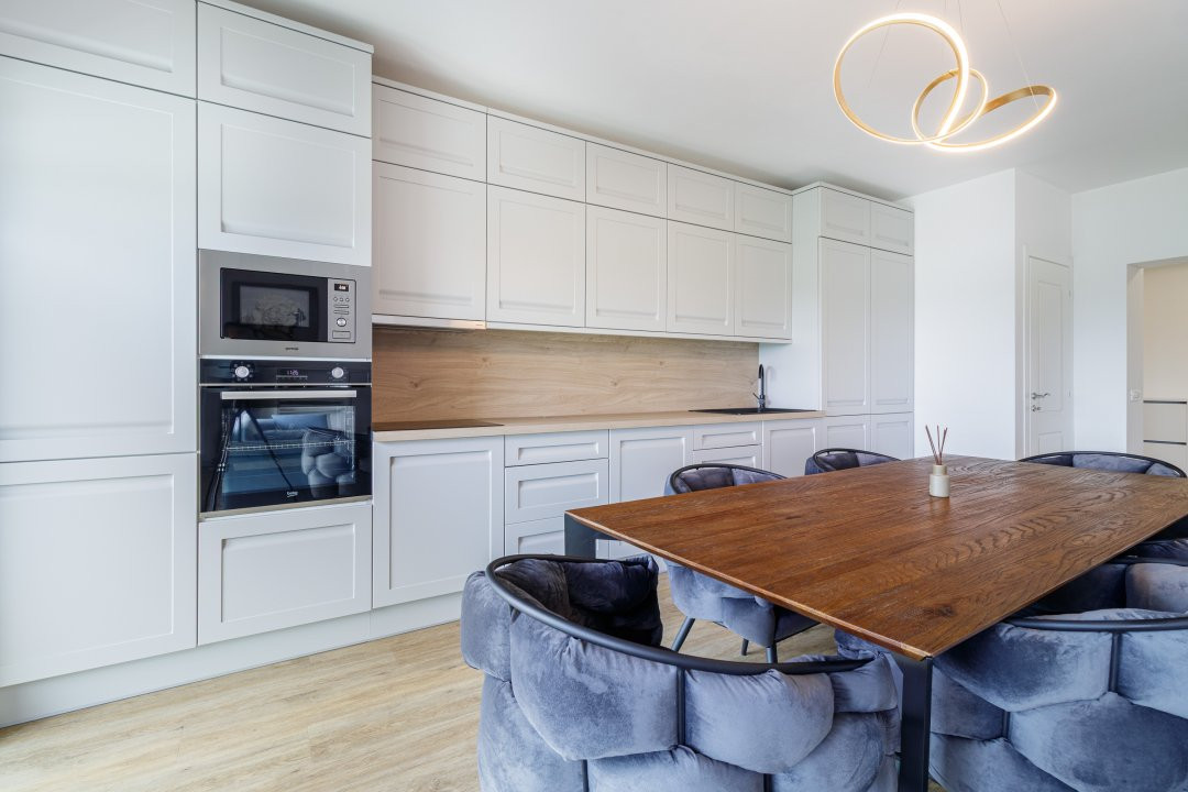 Apartament superb cu vedere panoramica spre lac!