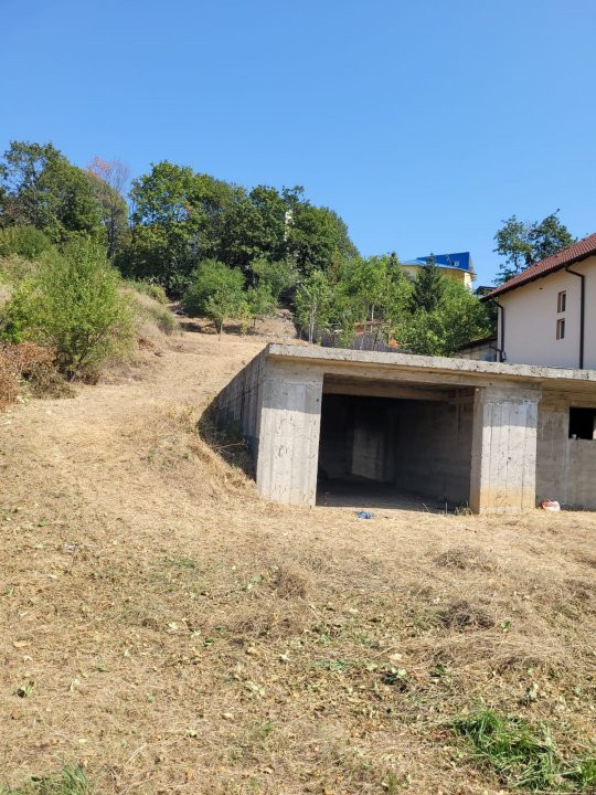 Teren intravilan Pitesti - Turcesti - 1083 mp, demisol executat