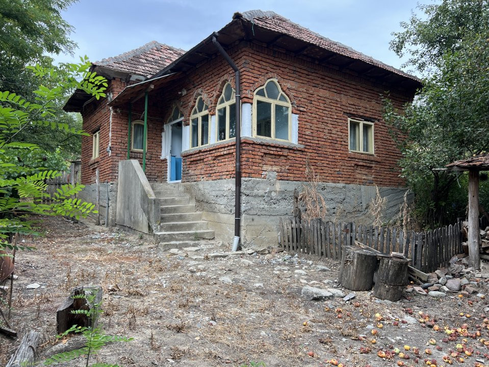 Casa 3 camere +teren 4260 mp livada, zona SUICI -Arges