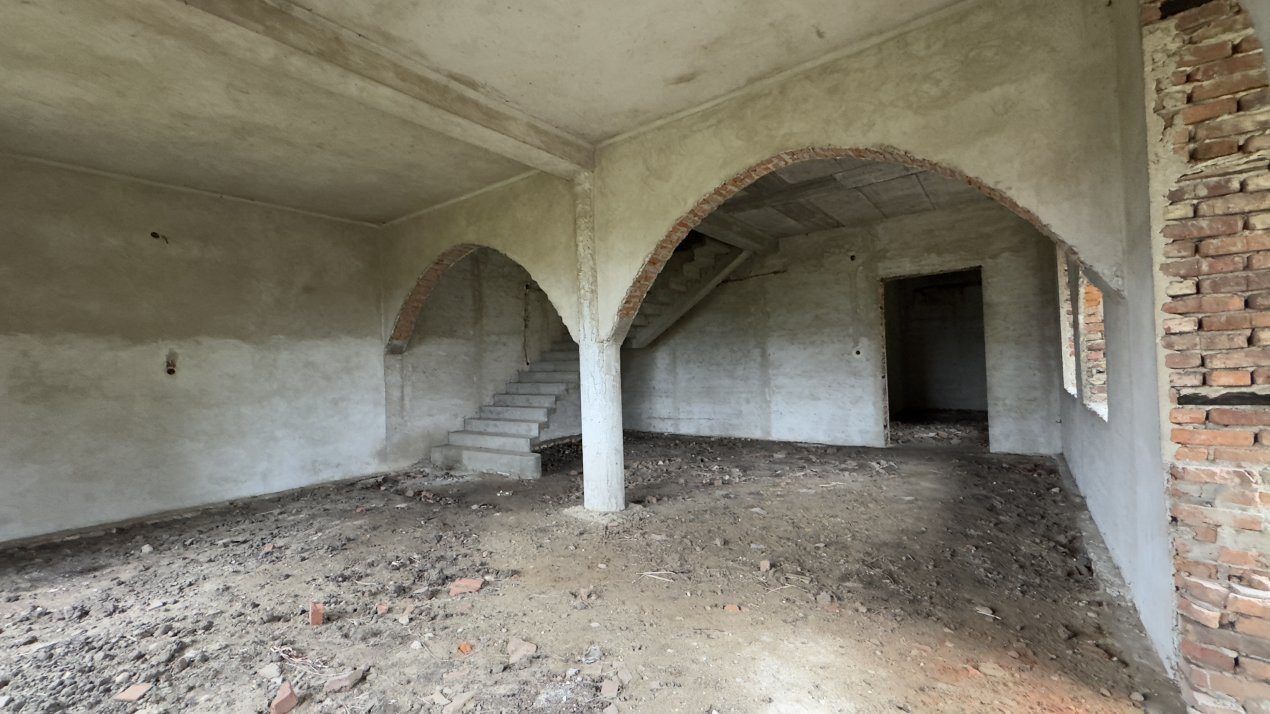 Clădire 12 incăperi, Teren 3.457 mp Str.Iuliu Maniu Nr.13 -Carei- Jud. Satu Mare