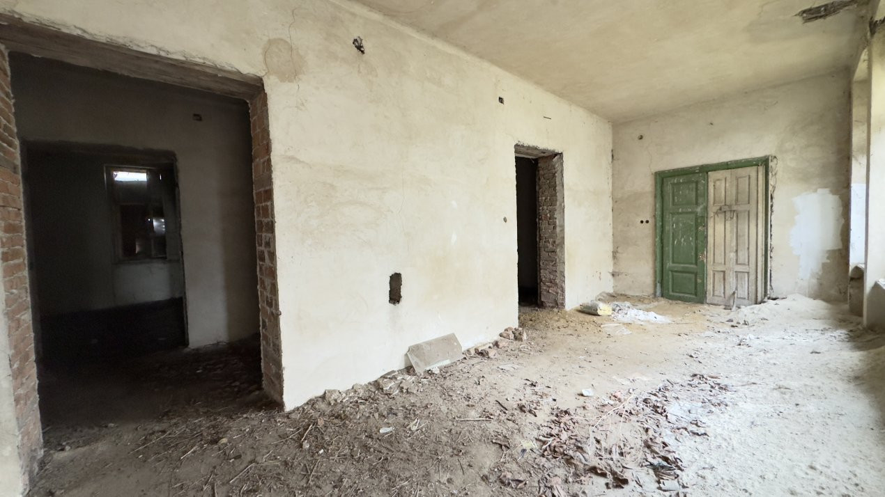 Clădire 12 incăperi, Teren 3.457 mp Str.Iuliu Maniu Nr.13 -Carei- Jud. Satu Mare