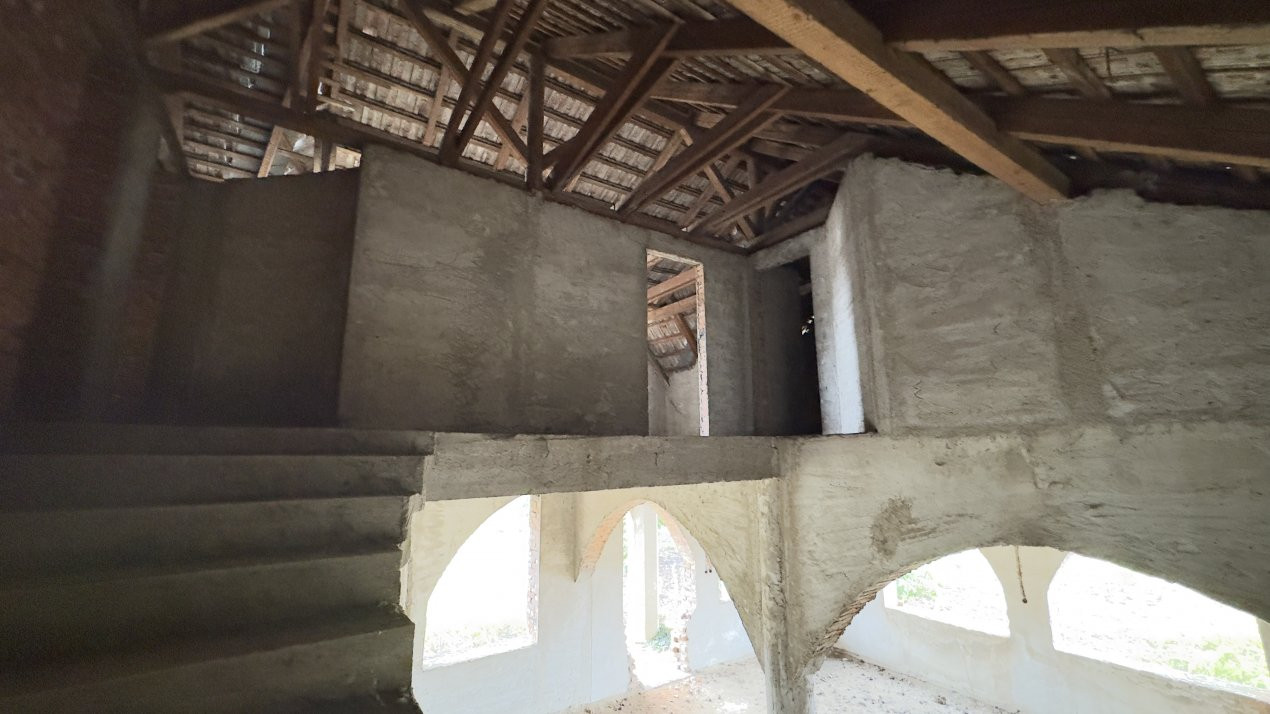 Clădire 12 incăperi, Teren 3.457 mp Str.Iuliu Maniu Nr.13 -Carei- Jud. Satu Mare