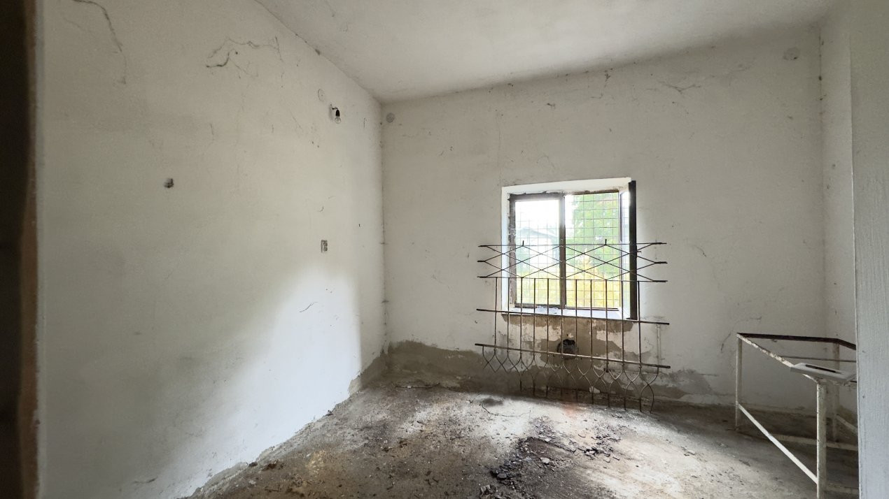 Clădire 12 incăperi, Teren 3.457 mp Str.Iuliu Maniu Nr.13 -Carei- Jud. Satu Mare