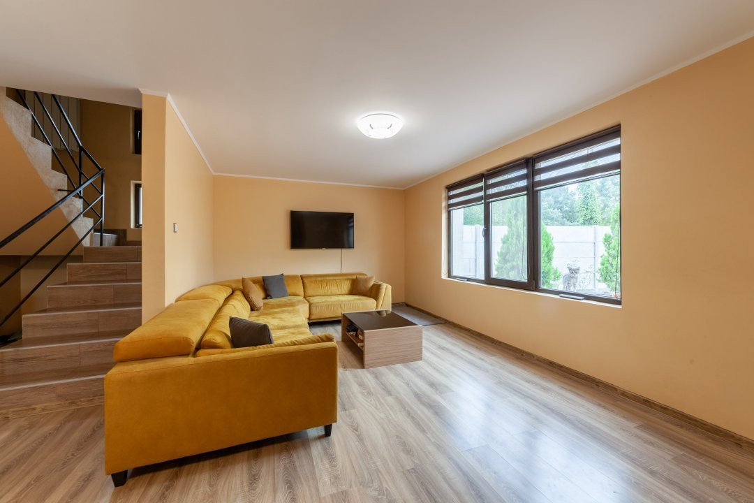 Casa cu piscina in Mioveni cartier Racovita