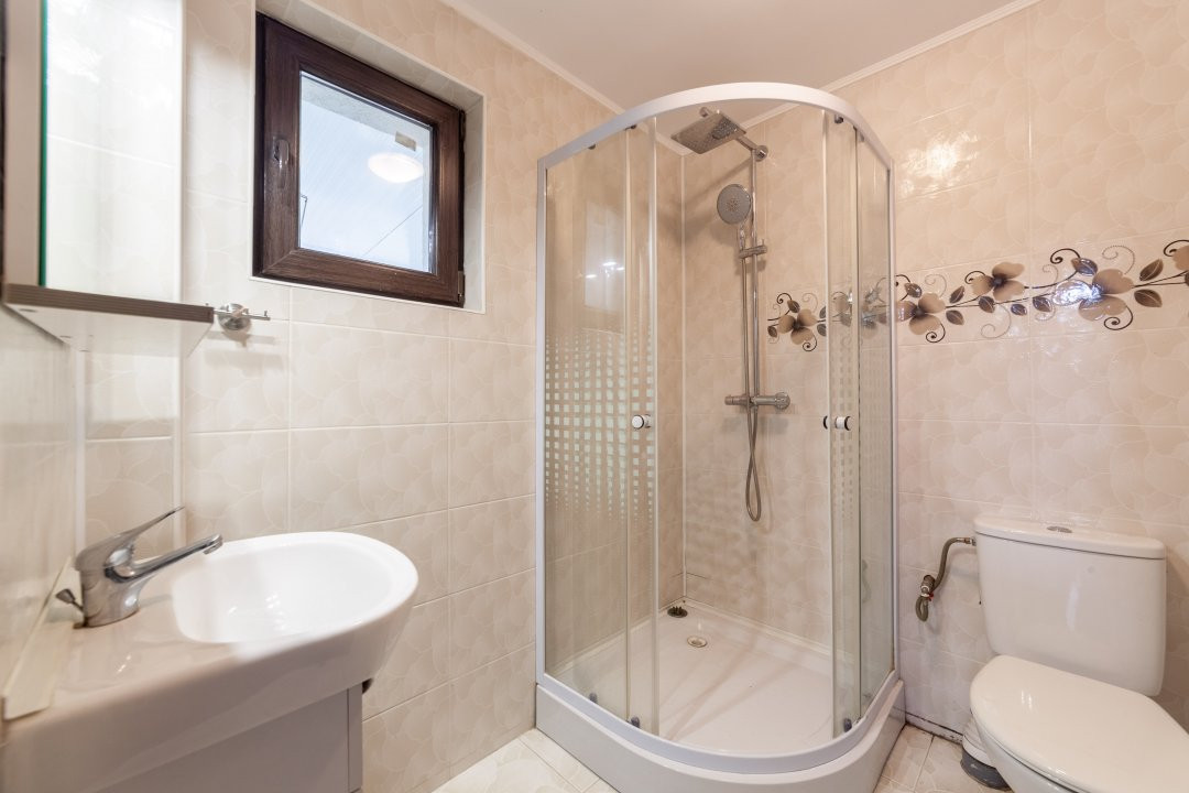 Casa cu piscina in Mioveni cartier Racovita