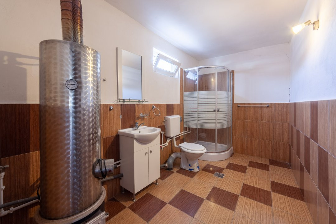 Casa si teren in comuna Cuca, judetul Arges