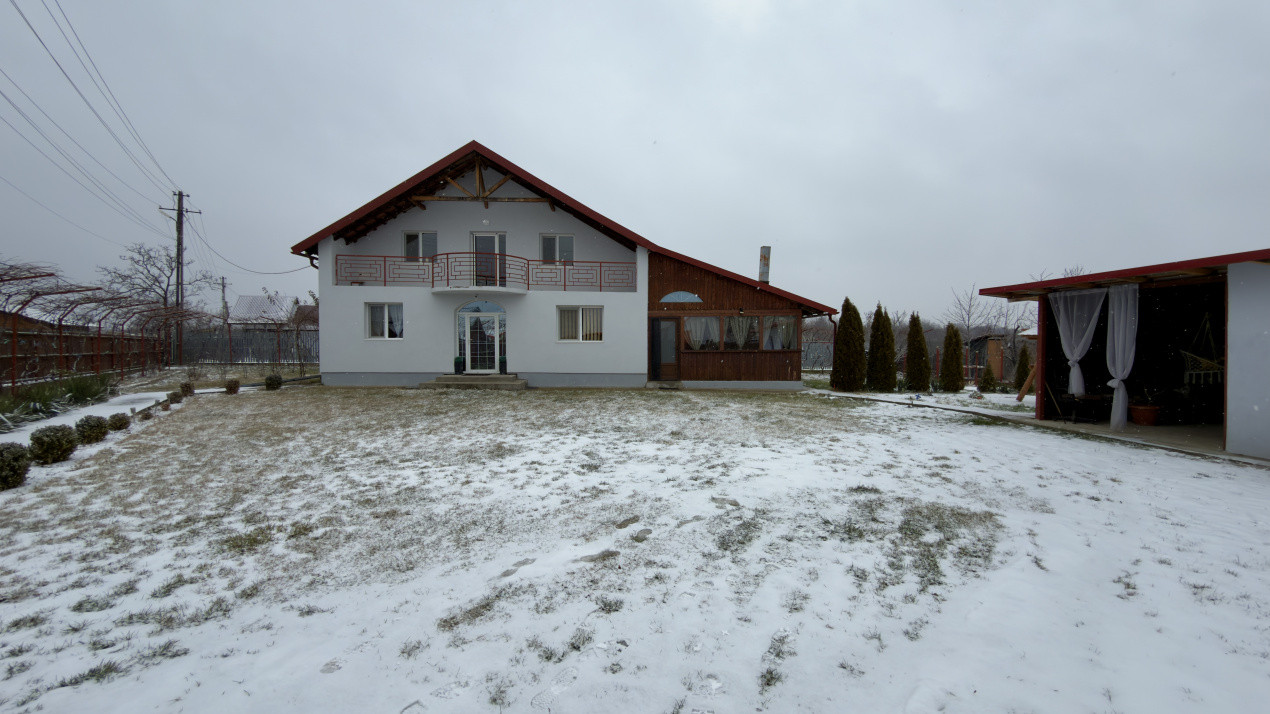 Casa cu teren generos si gradina spectaculoasa – Comuna Cuca, Argeș!