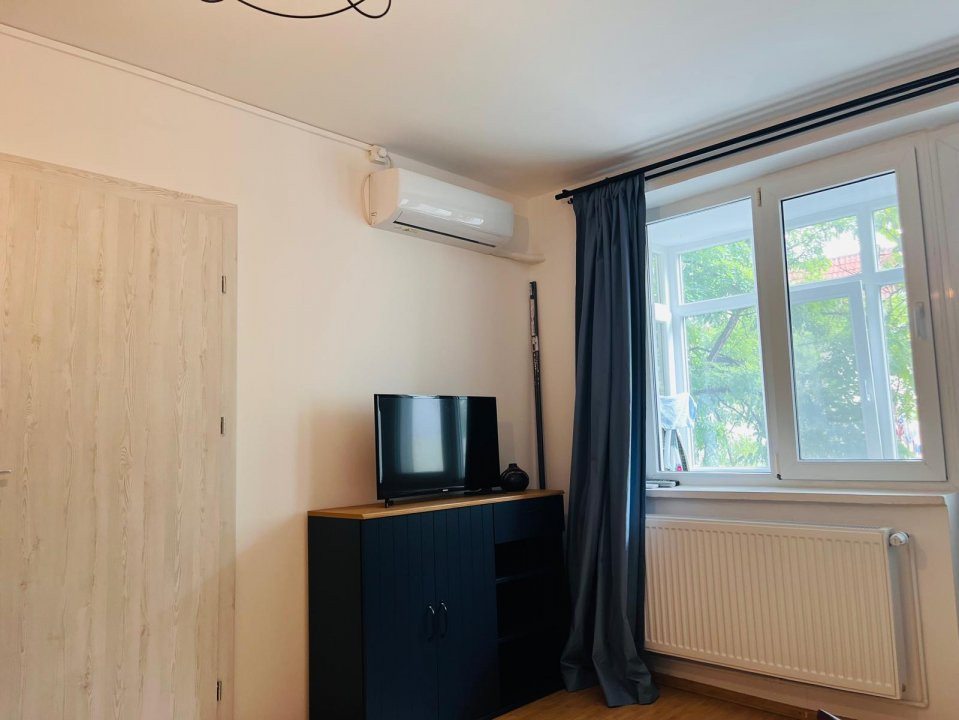 Apartament central 2 camere, modern si primitor - zona Piata Mare