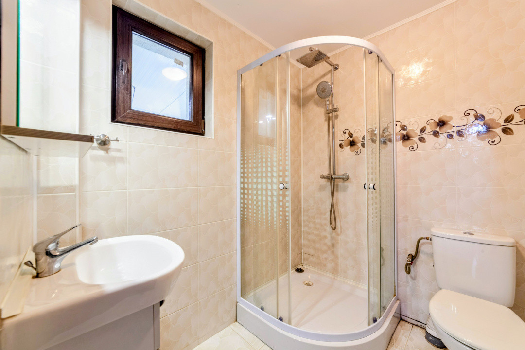 Casa cu piscina in Mioveni cartier Racovita