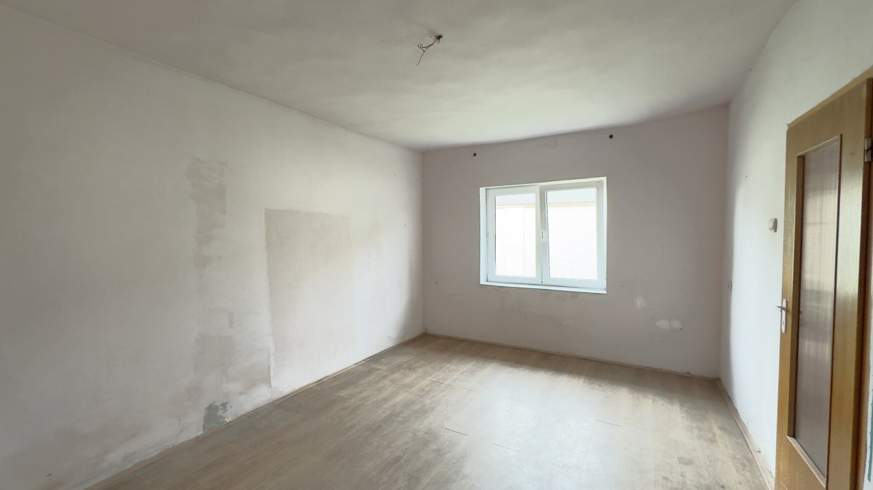 Casă 3 camere, Teren 3.263 mp, Str.Mărășești Nr.16 -Carei-Comision 0% cumpărător
