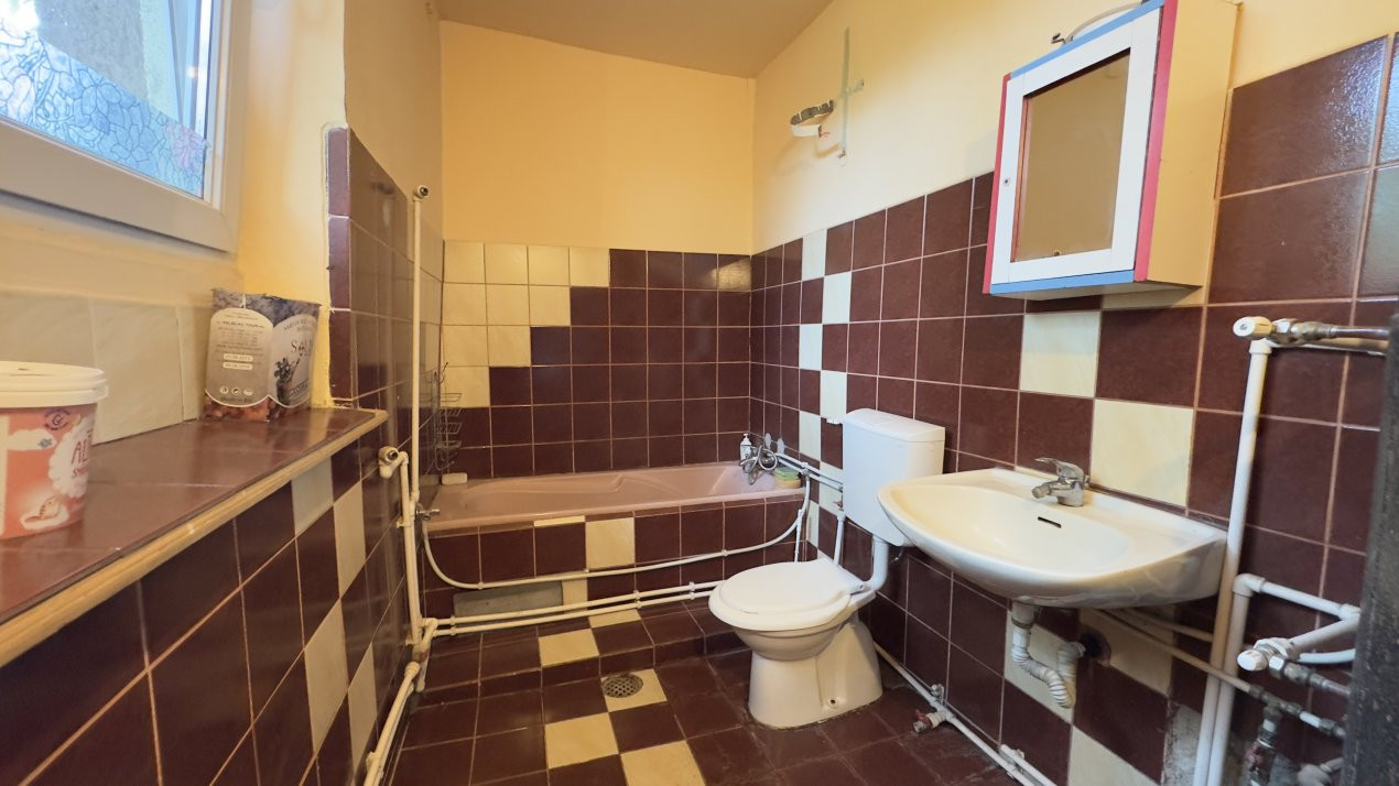 Casă 3 camere, Teren 3.263 mp, Str.Mărășești Nr.16 -Carei-Comision 0% cumpărător
