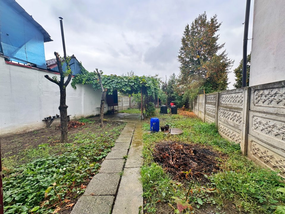Casa Generoasa + 500mp Teren Banat - Pitesti