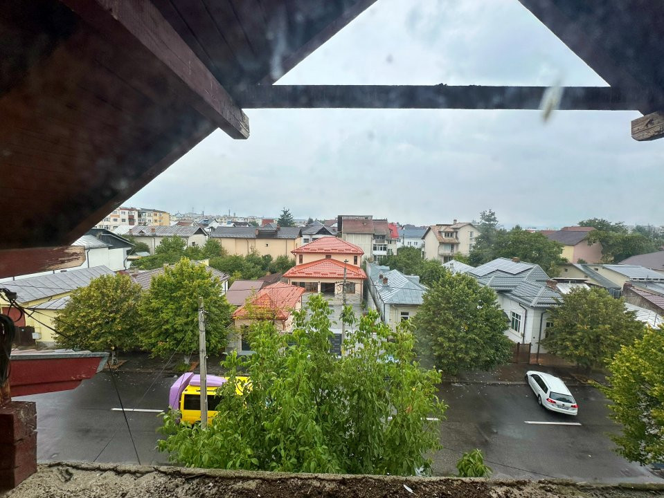 Casa Generoasa + 500mp Teren Banat - Pitesti