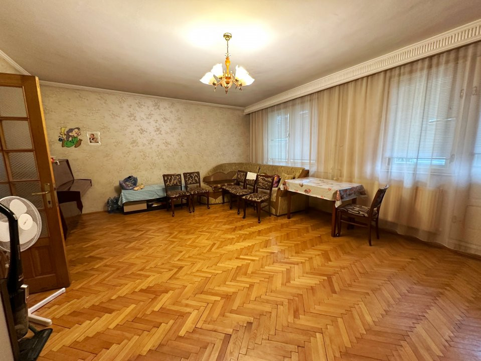 Casa Generoasa + 500mp Teren Banat - Pitesti