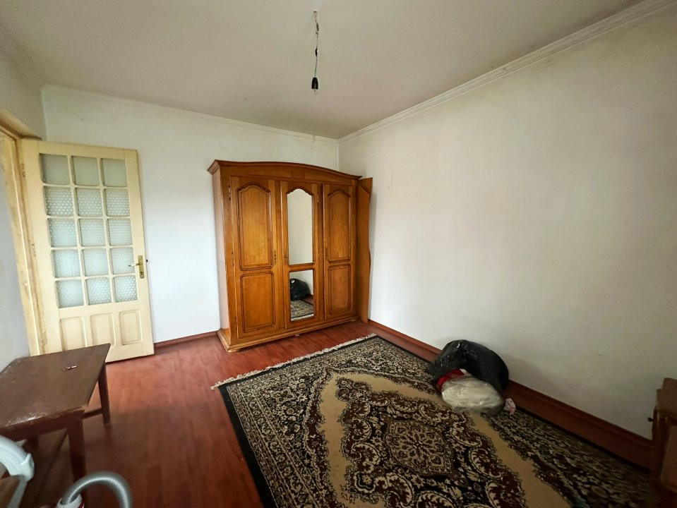 Casa Generoasa + 500mp Teren Banat - Pitesti