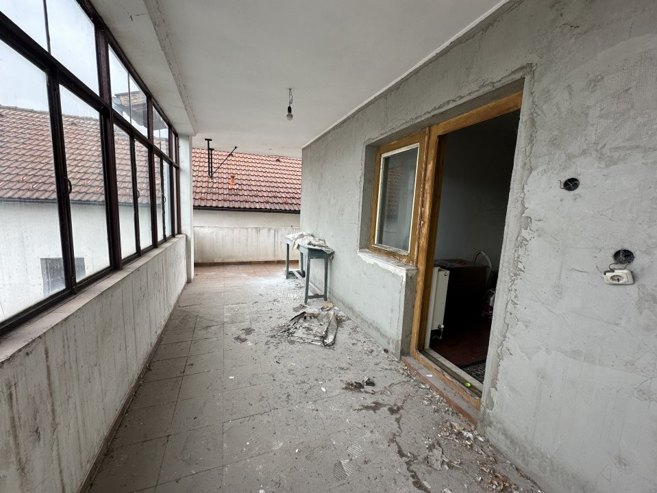 Casa Generoasa + 500mp Teren Banat - Pitesti