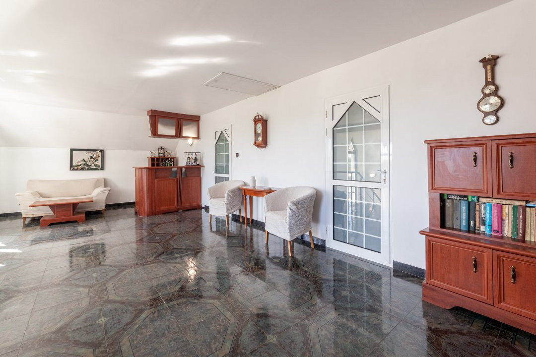 Casa visurilor cu livada roditoare si gradina amenajata
