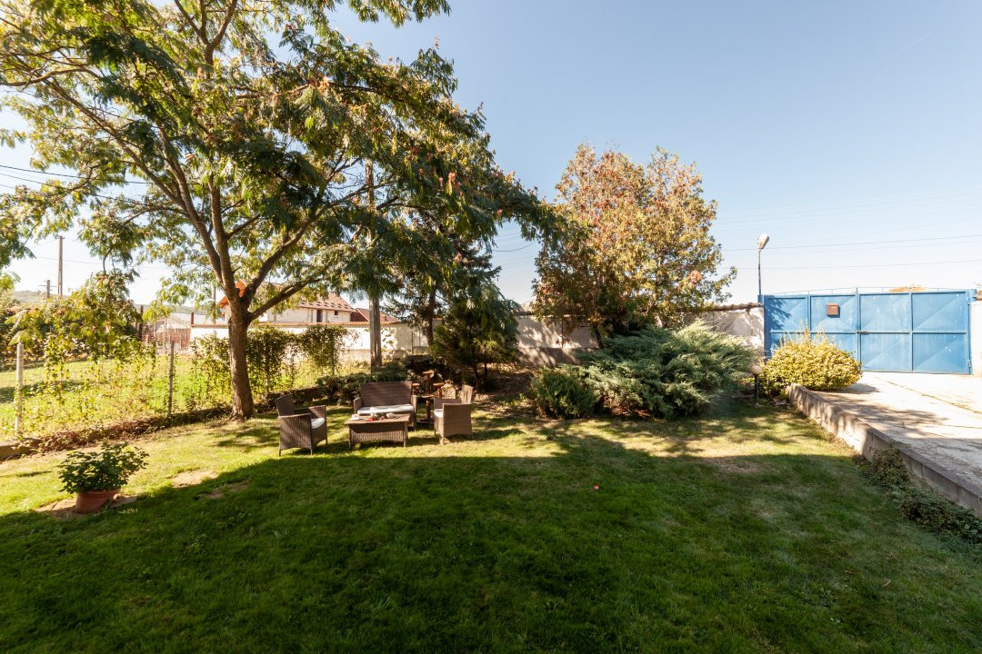 Casa visurilor cu livada roditoare si gradina amenajata