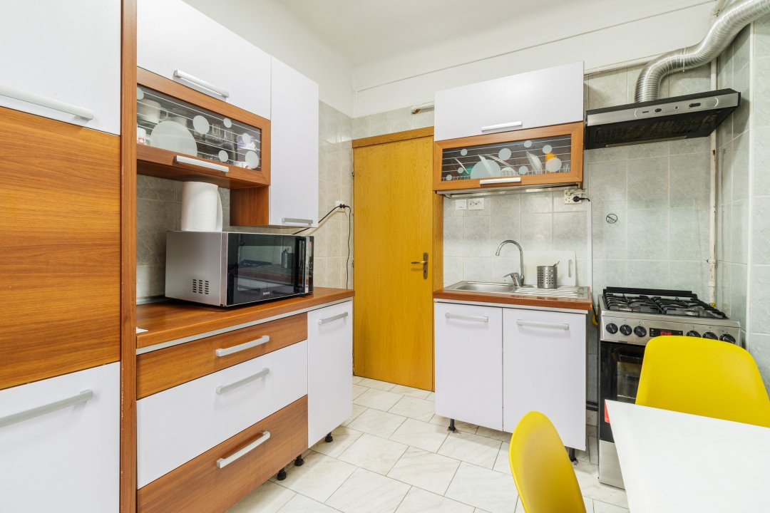 Apartament de inchiriat 3 camere în Piața Unirii cu loc de parcare 
