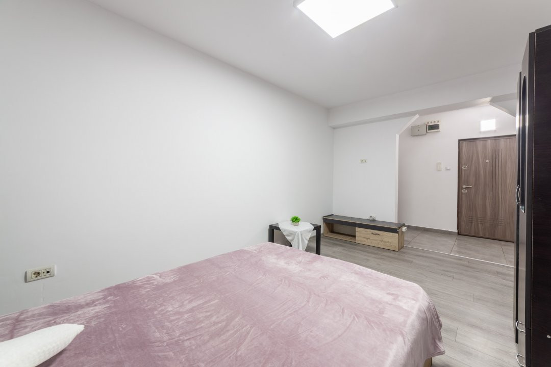 Garsoniera tip studio Pitesti zona Banat-bloc nou!