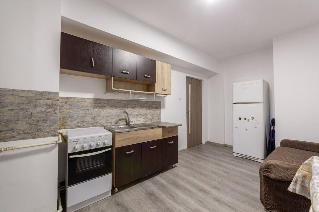 Garsoniera tip studio Pitesti zona Banat-bloc nou!