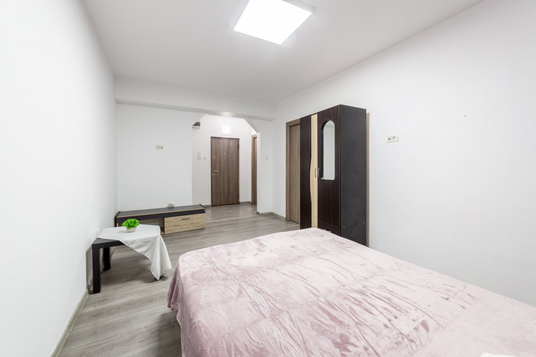 Garsoniera tip studio Pitesti zona Banat-bloc nou!
