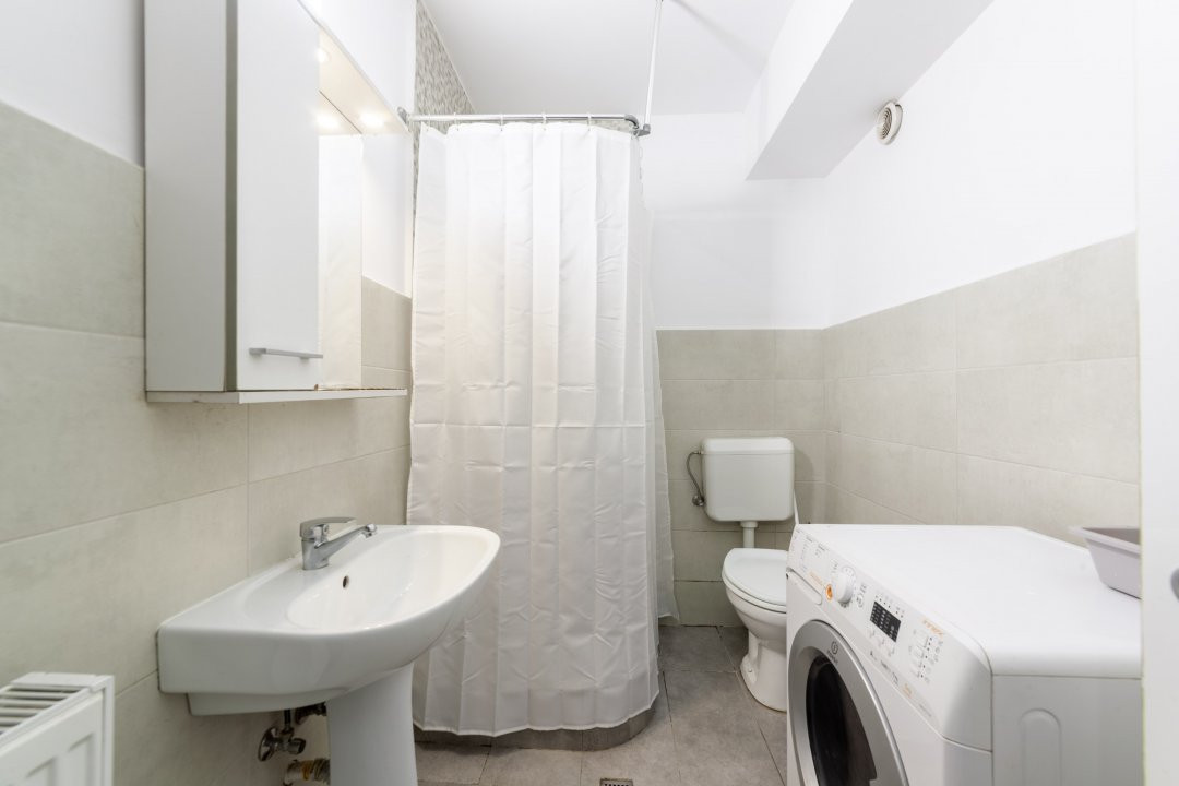 Garsoniera tip studio Pitesti zona Banat-bloc nou!