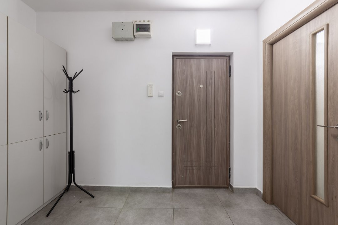 Garsoniera tip studio Pitesti zona Banat-bloc nou!