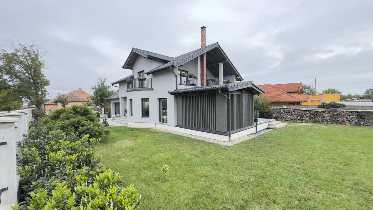 Casă 4 camere P+M, Teren 1005 mp Str. Petru Rareș - Carei - Comision 0%
