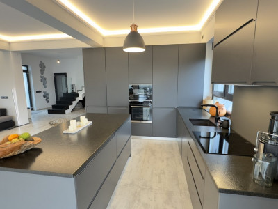 De inchiriat/ 2 camere/ Calea Mosilor