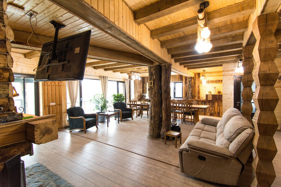 Casa de vacanta sau rezidentiala cu lac si ciubar Nucsoara-Arges