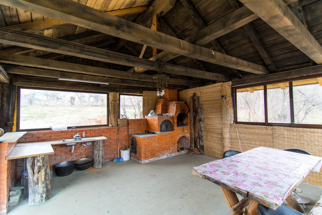Casa de vacanta sau rezidentiala cu lac si ciubar Nucsoara-Arges