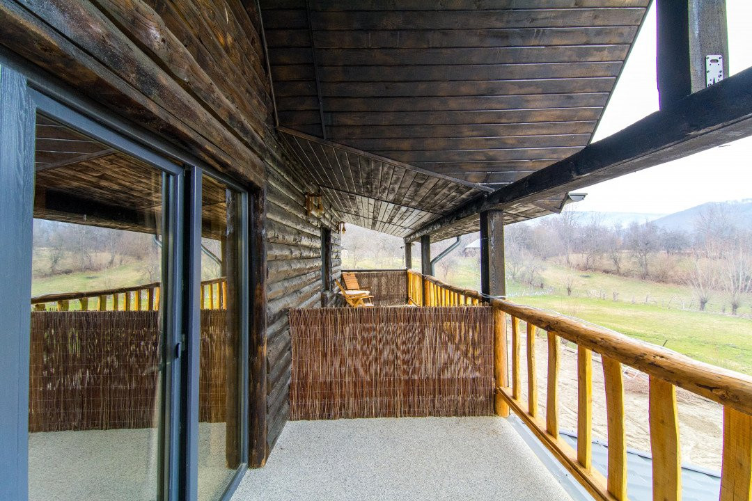 Casa de vacanta sau rezidentiala cu lac si ciubar Nucsoara-Arges